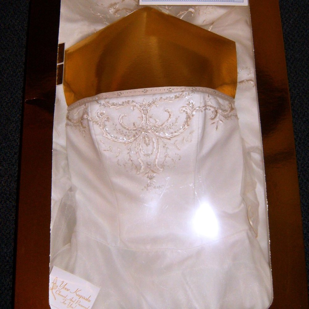 Wedding Dress: Ivory, Embroidered, A-line